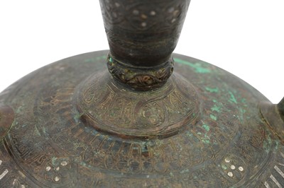 Lot 10 - AN IMPRESSIVE FINELY ENGRAVED SILVER-INLAID BRONZE CEREMONIAL SPOUTED EWER