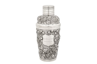 Lot 159 - An early 20th century Chinese export silver cocktail shaker, Shanghai dated 1906 by Xin retailed by Tuck Chang
