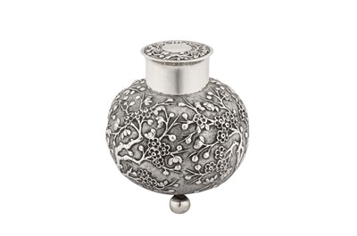 Lot 156 - An early 20th century Chinese export silver tea caddy, Shanghai circa 1920, marked Liang Sheng, retailed by Hung Chong