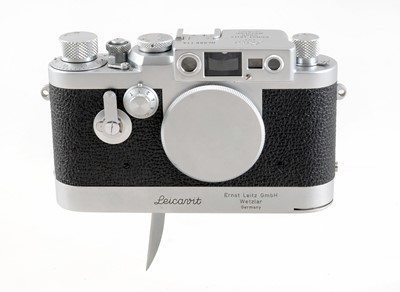 Lot 323 - A Leica IIIG Body with Leicavit Trigger Winder & Case.