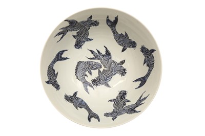 Lot 262 - A CHINESE PORCELAIN 'FISH' BOWL