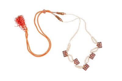 Lot 165 - A RECONSTITUTED INDIAN NECKLACE WITH SEED PEARLS AND GEM-SET ENAMELLED BARREL PENDANTS