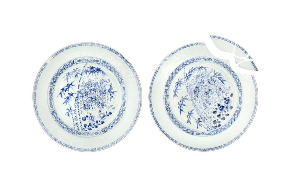 Lot 439 - TWO LARGE CHINESE BLUE AND WHITE DISHES