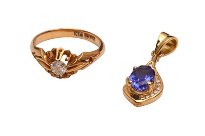Lot 32 - A RING AND A PENDANT