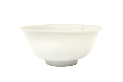 Lot 743 - A CHINESE MONOCHROME WHITE-GLAZED BOWL