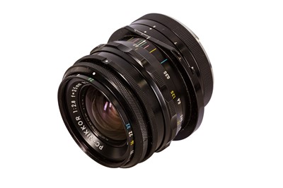 Lot 258 - A Nikon 35mm f/2,8 PC-Nikkor Lens in Leica R Mount