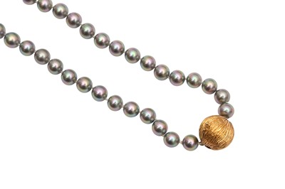 Lot 48 - A TAHITIAN IMITATION PEARL NECKLACE