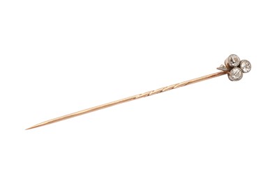 Lot 42 - A SHAMROCK TOP DIAMOND PIN