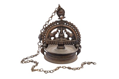Lot 150 - AN INDIAN COPPER ALLOY DEVOTIONAL VILAKKU OIL LAMP WITH GAJALAKSHMI