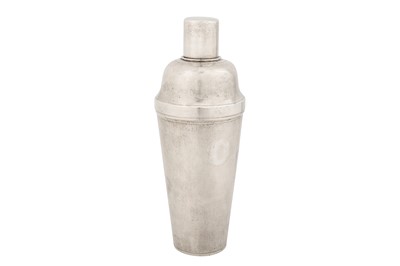 Lot 145 - An early 20th century Chinese export silver cocktail shaker, Shanghai circa 1930 by Xin retailed by Zee Sung