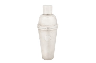 Lot 146 - An early 20th century Chinese export silver cocktail shaker, Shanghai dated 1932 by Xing retailed by Zee Wo