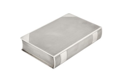 Lot 4 - A George V sterling silver novelty cigarette box, Birmingham 1929 by William Base and Sons