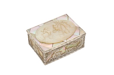 Lot 206 - A Louis XV mid-18th century French silver and mother of pearl snuff box, Paris 1745 by JBC