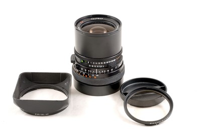 Lot 162 - Black Hasselblad CZ 50mm f4 T* CF Distagon Lens.