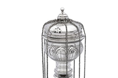 Lot 184 - A MODERN UNMARKED INDIAN SILVER HUQQA BASE