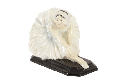 Lot 47 - A ROYAL DOULTON FIGURE: THE SWAN DANCE (ANNA PAVLOVA)