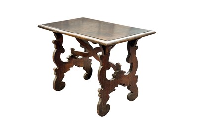 Lot 80 - AN 18TH CENTURY TUSCAN OAK OCCASSIONAL TABLE