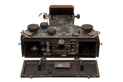 Lot 149 - A Vulcan Bomber Type RX.110 Radar Operator's Camera with Dallmeyer 2" f/1.9 Super-Six Anastigmat Lens