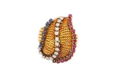 Lot 122 - A DIAMOND, RUBY AND SAPPHIRE RING
