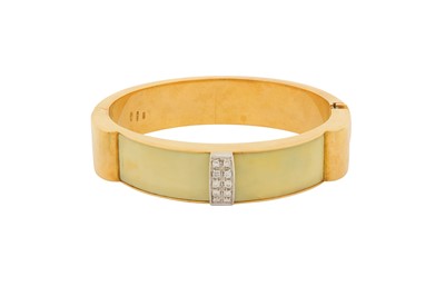 Lot 204 - A DIAMOND AND MARINE IVORY BANGLE