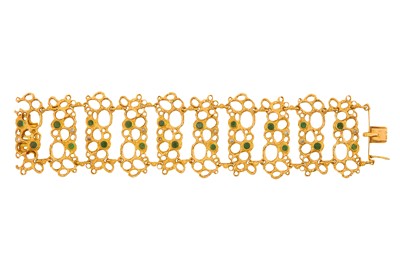 Lot 69 - AN EMERALD AND DIAMOND BRACELET