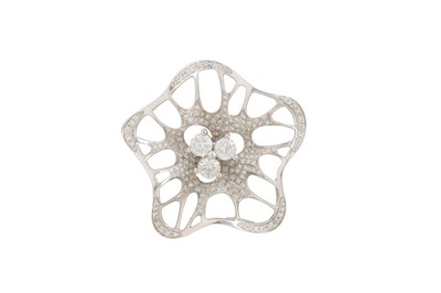 Lot 187 - A DIAMOND PENDANT