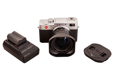 Lot 345 - A Leica Digilux-2 Digital Camera