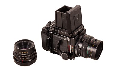 Lot 154 - A Mamiya RB67 pro S outfit.