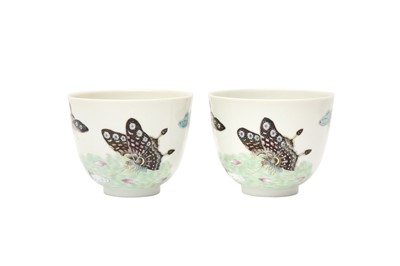 Lot 150 - A PAIR OF CHINESE FAMILLE-ROSE 'BUTTERFLY' CUPS