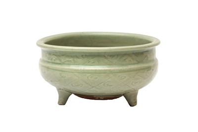 Lot 636 - A CHINESE LONGQUAN CELADON INCENSE BURNER