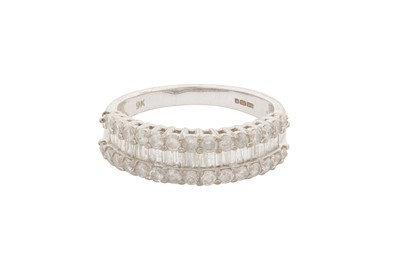 Lot 248 - A DIAMOND RING