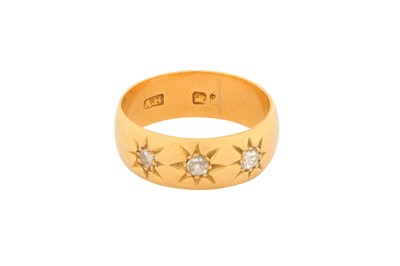 Lot 33 - A THREE-STONE DIAMOND RING