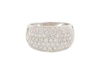 Lot 266 - A WIDE DIAMOND RING
