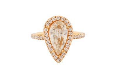 Lot 238 - JACQUIE AICHE Ι A DIAMOND CLUSTER RING