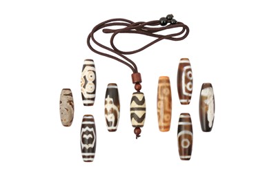 Lot 592 - A GROUP OF CHINESE AGATE DZI BEADS