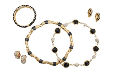Lot 56 - A GROUP OF COSTUME JEWELLERY INCLUDING NINA RICCI