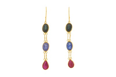 Lot 179 - A PAIR OF DROP EARRINGS