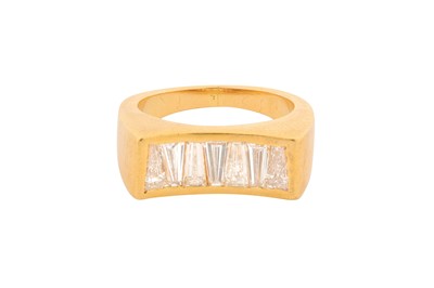 Lot 245 - A TAPERED BAGUETTE DIAMOND RING