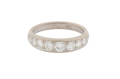 Lot 48 - A DIAMOND SET RING