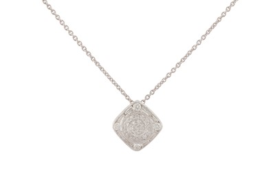 Lot 54 - A DIAMOND PENDANT NECKLACE