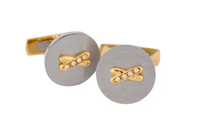 Lot 114 - A PAIR OF DIAMOND CUFFLINKS