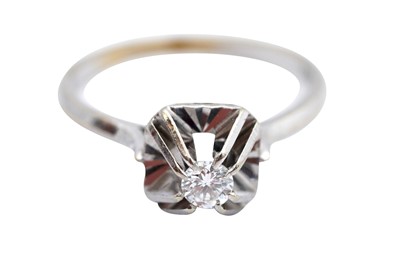 Lot 44 - A SINGLE-STONE DIAMOND RING