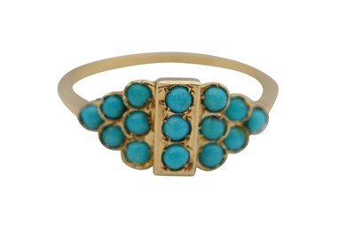 Lot 43 - A TURQUOISE RING