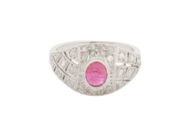 Lot 148 - A RUBY AND DIAMOND RING