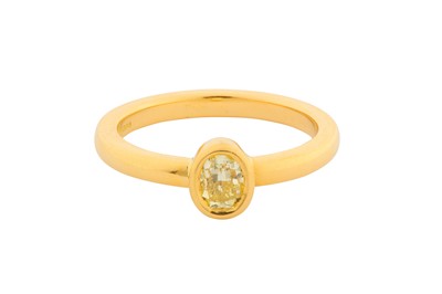 Lot 189 - A FANCY YELLOW DIAMOND SINGLE-STONE RING