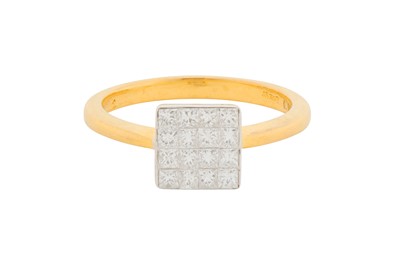Lot 220 - A SQUARE-DESIGNED DIAMOND CLUSTER RING