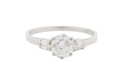 Lot 277 - A DIAMOND RING