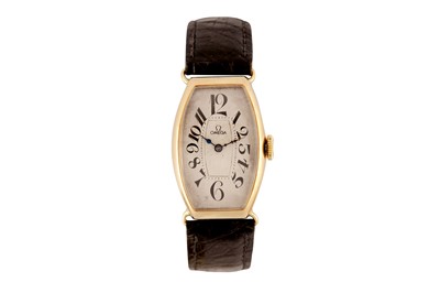 Lot 30 - A GENTS VINTAGE 18K GOLD OMEGA WRISTWATCH