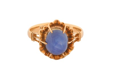 Lot 13 - A SAPPHIRE RING