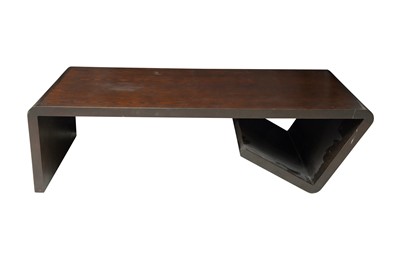 Lot 419 - A CONTEMPORARY OAK VENEERED COFFEE TABLE